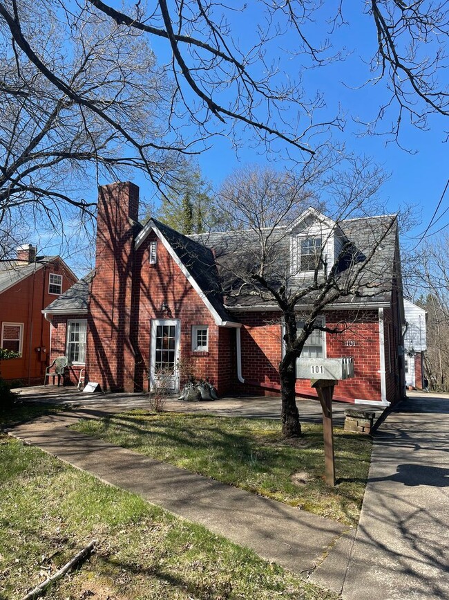 Building Photo - 101 Brevard Rd