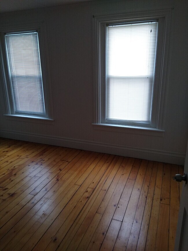 Foto del edificio - 913 Kellogg Ave