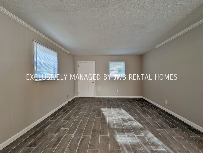 Building Photo - 4453 Melvin Cir E