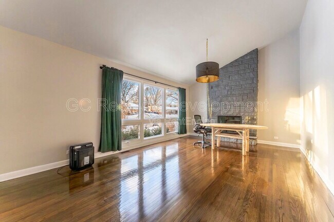 Foto del edificio - 810 W Dresser Dr