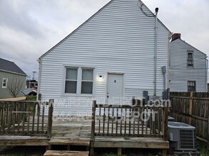 Building Photo - 109 E Eichel Ave