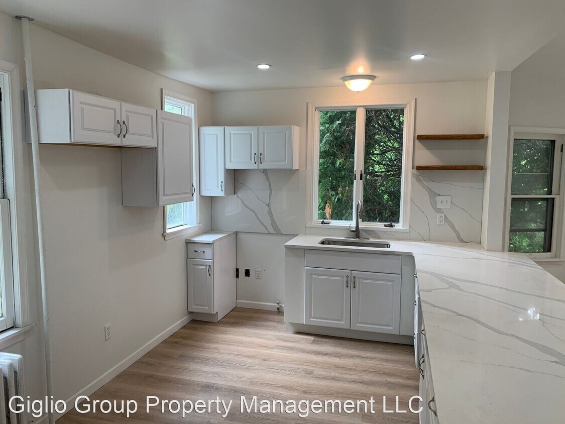Primary Photo - 4 br, 1.5 bath House - 220 Clark Ave