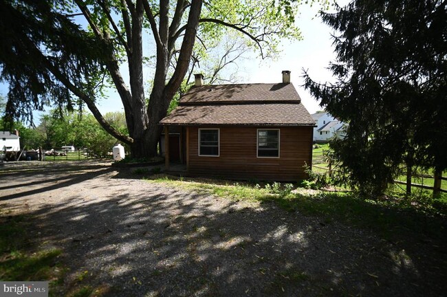 Foto del edificio - 473 Davis Rd