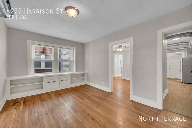 Building Photo - Renovated 1 Bedroom in Hyde Park, near Mid...