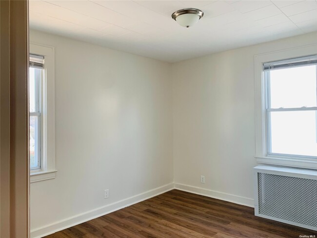 Building Photo - 124 Dubois Ave