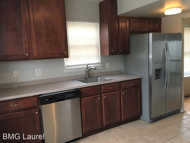Building Photo - 3 br, 2.5 bath House - 7018 Roslyn Ave