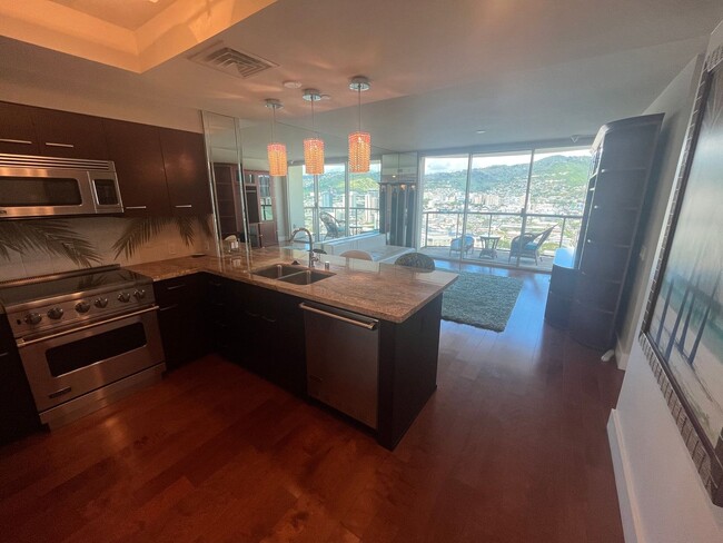 Foto del edificio - Luxury 1-Bedroom Condo with Stunning Views...