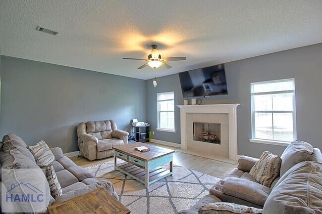 Foto del edificio - 432 Fairview Cir