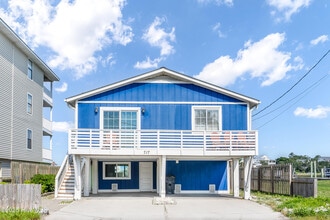 Building Photo - 717 Canal Dr