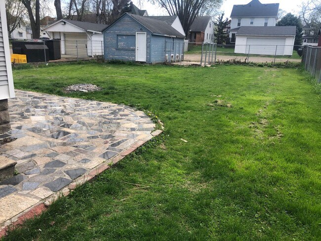 Building Photo - 3 bed, 1.5 bath home for rent