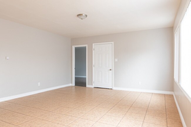 Building Photo - Remodeled 3 Bedroom, 1 Bath House