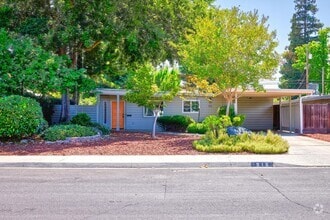 Building Photo - 916 Hackberry Ave