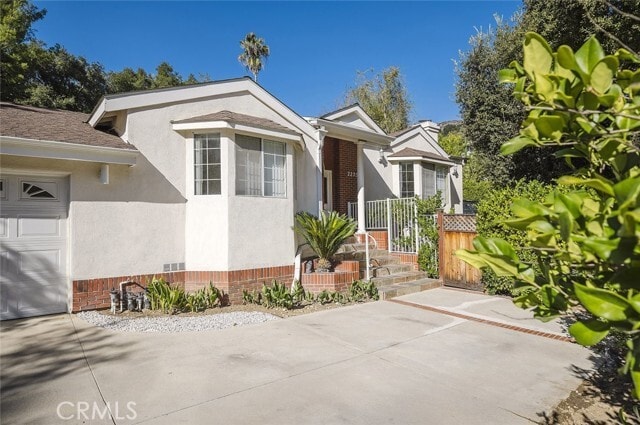 Foto del edificio - 2255 E Chevy Chase Dr