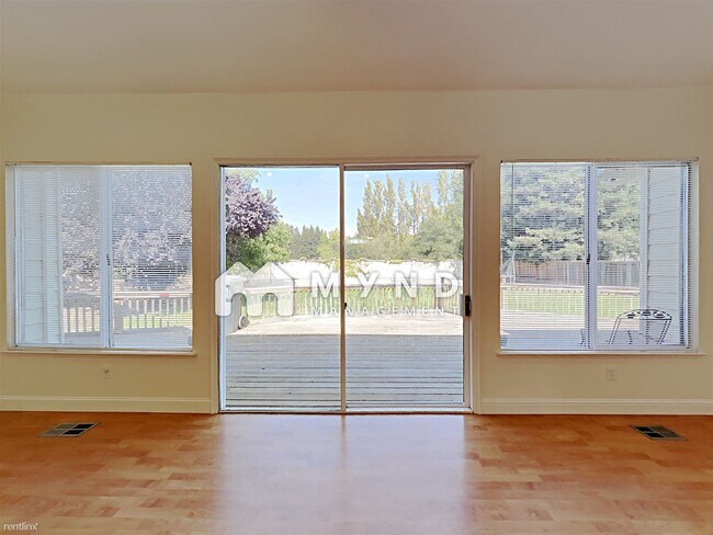 Building Photo - 7 br, 3 bath House - 668 Renaissance Ave