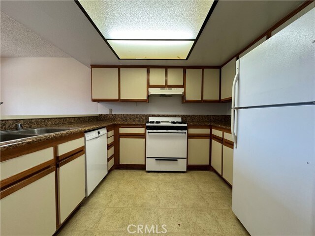 Foto del edificio - 987 E Del Mar Blvd