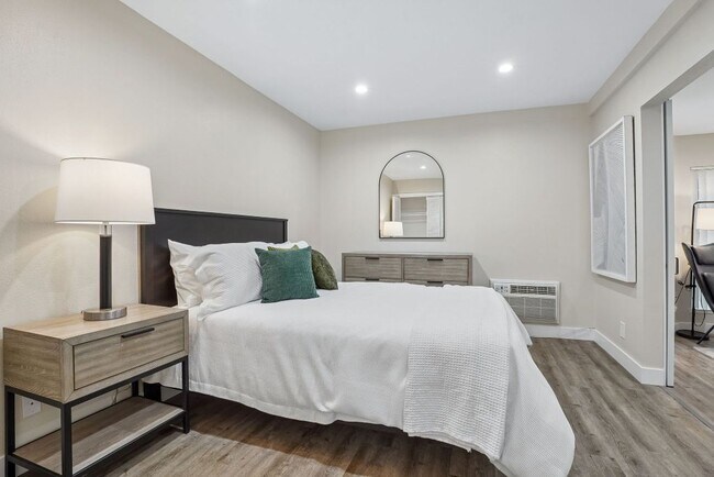 Foto del edificio - Woodland Trio Apartments