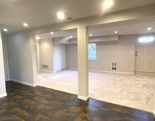 Foto del edificio - 4725 35th Ave SW