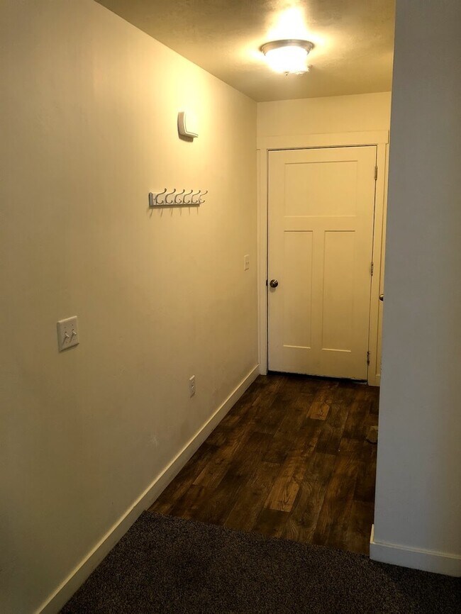 Building Photo - 3 bed 2.5 bath Townhome in Riverton!!