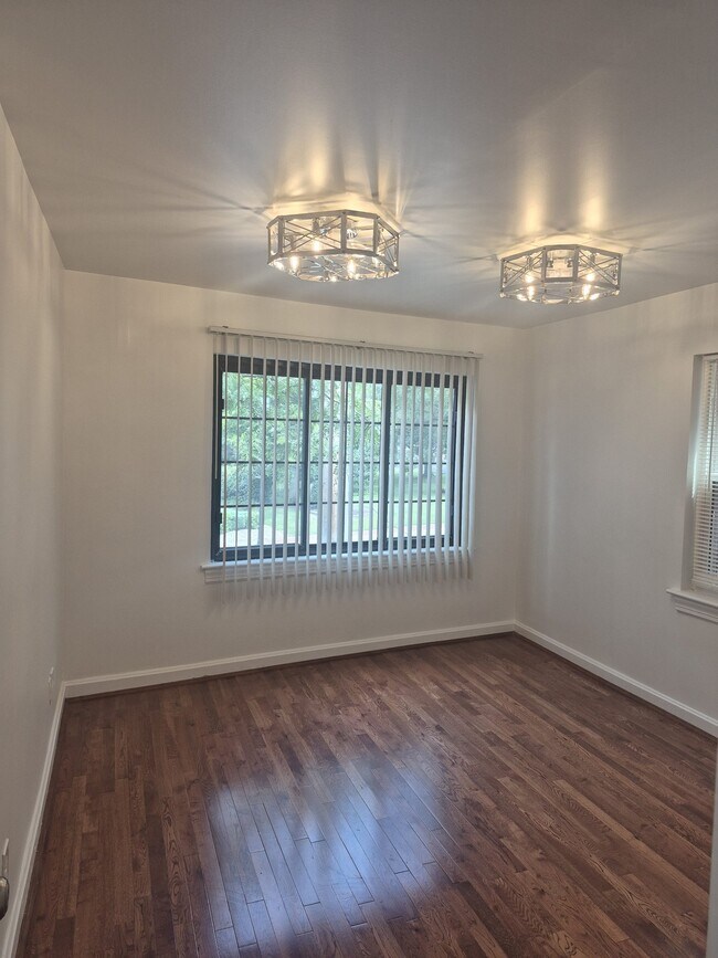 Foto del edificio - 2063 Beechmont Ave