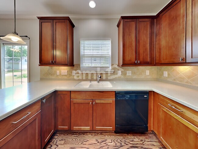Foto del edificio - 1933 Sterling Hill Dr