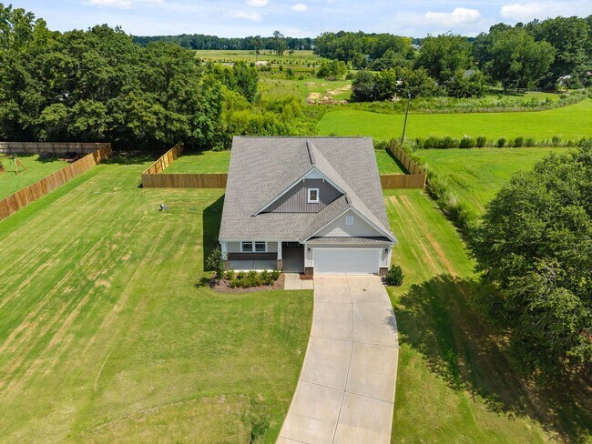 Foto del edificio - 217 Walker Grv Ln