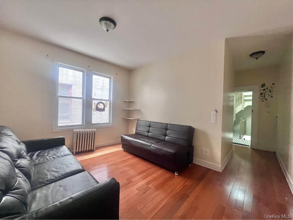 Foto principal - 81-36 Baxter Ave