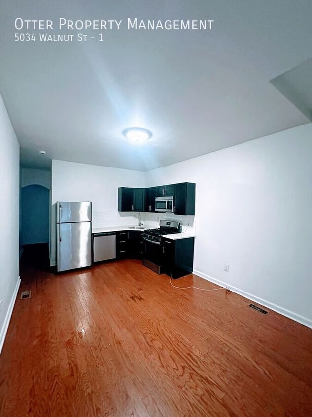 Foto principal - Charming 2BR/1BA with In-Unit Washer/Dryer...