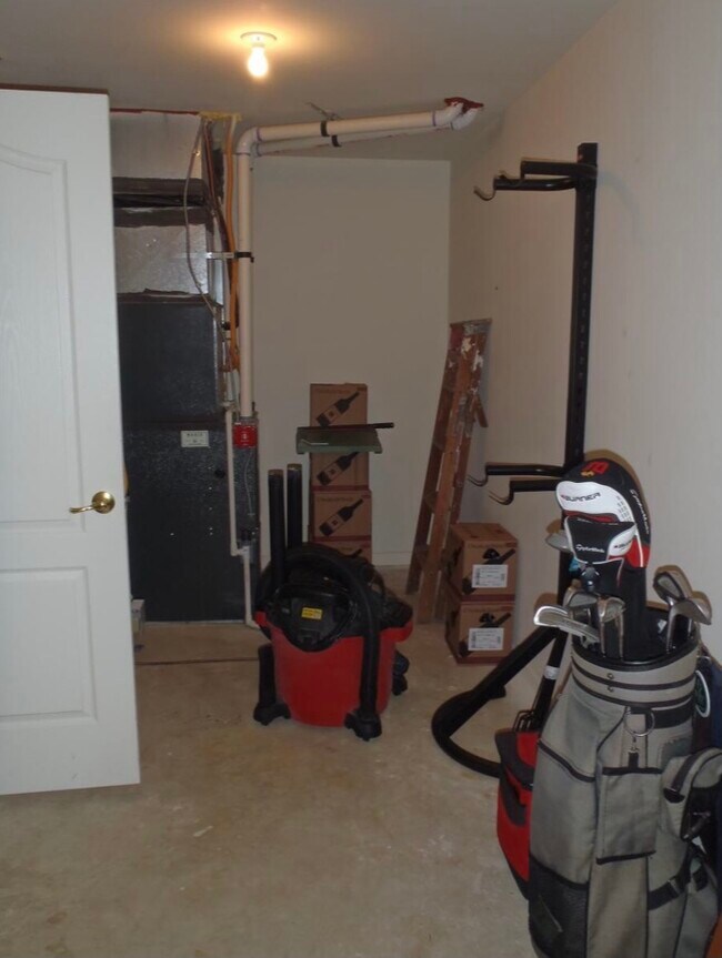 Building Photo - 119 Acorn Dr