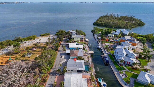 Foto del edificio - 6912 26th St W