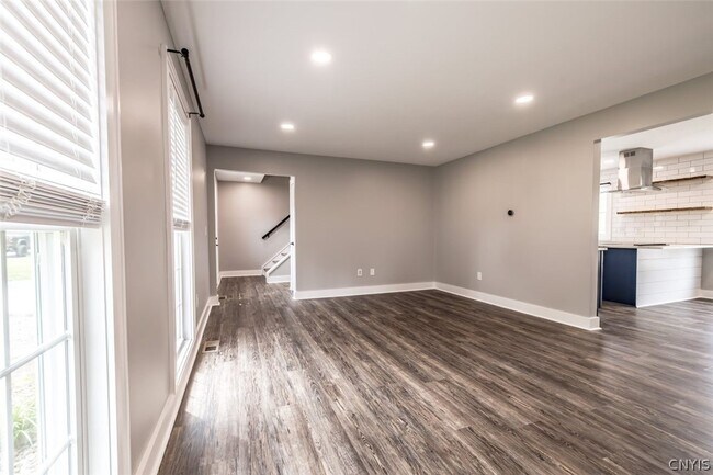 Foto del edificio - 151 Smokey Hollow Rd