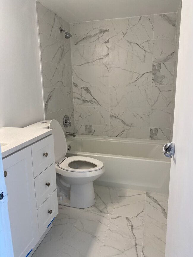 18870 NW 57th Ave Unit 302, Hialeah, FL 33015 Condo for Rent in