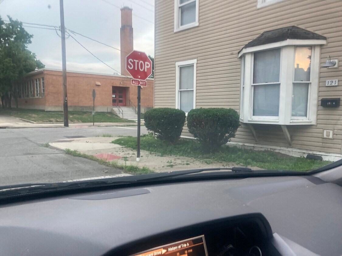 Foto principal - 121 E Patterson Ave
