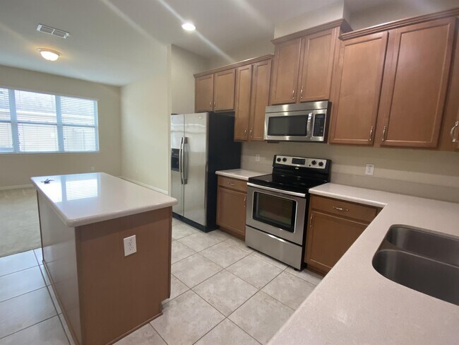 Building Photo - 12811 Emersondale Ave
