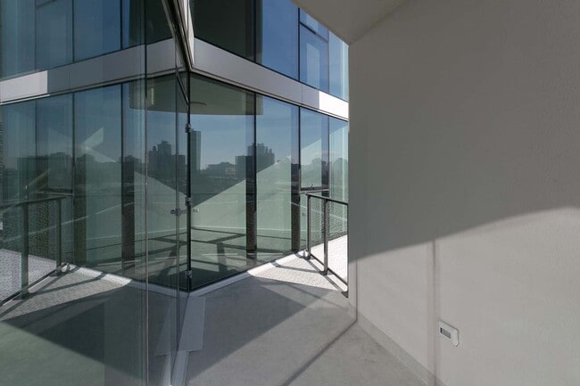 Interior Photo - City Hyde Park
