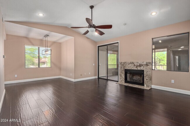 Foto del edificio - 15380 N 100th St