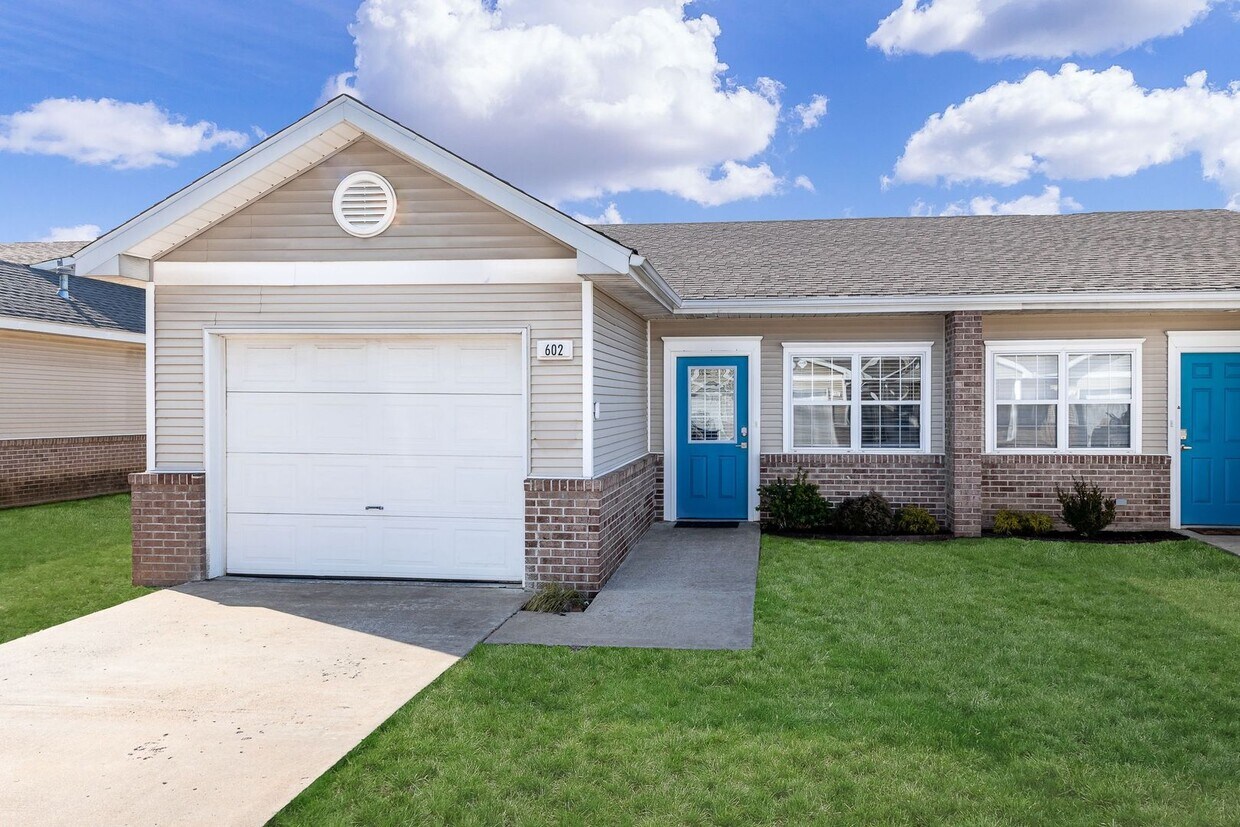 Foto principal - Remodeled 2 Bedroom Smart Home Duplex - Ro...