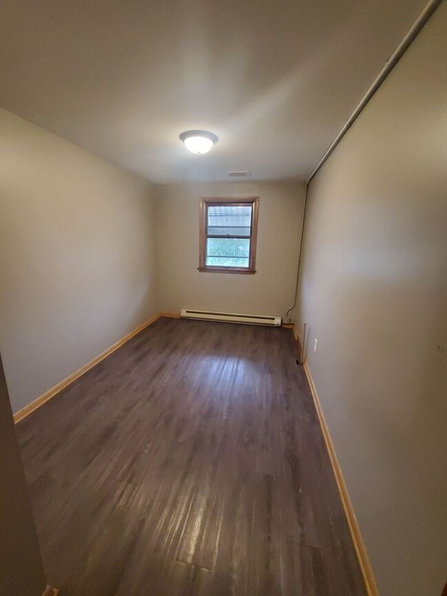 Building Photo - 868 S 74th St