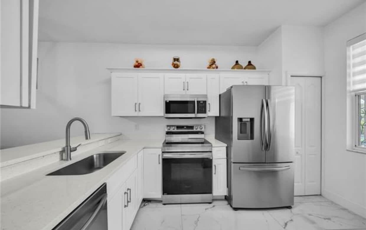 Building Photo - 512 Mainsail Dr