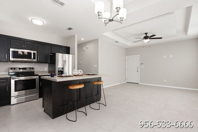 Building Photo - 1611 Deer Hls