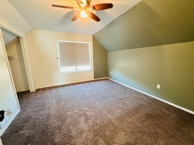 Foto del edificio - 6104 NW Lincoln Ave