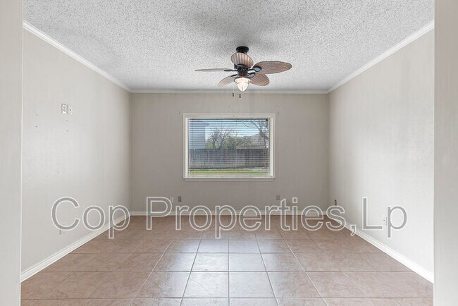 Foto del edificio - 6414 Maverick Oak Dr