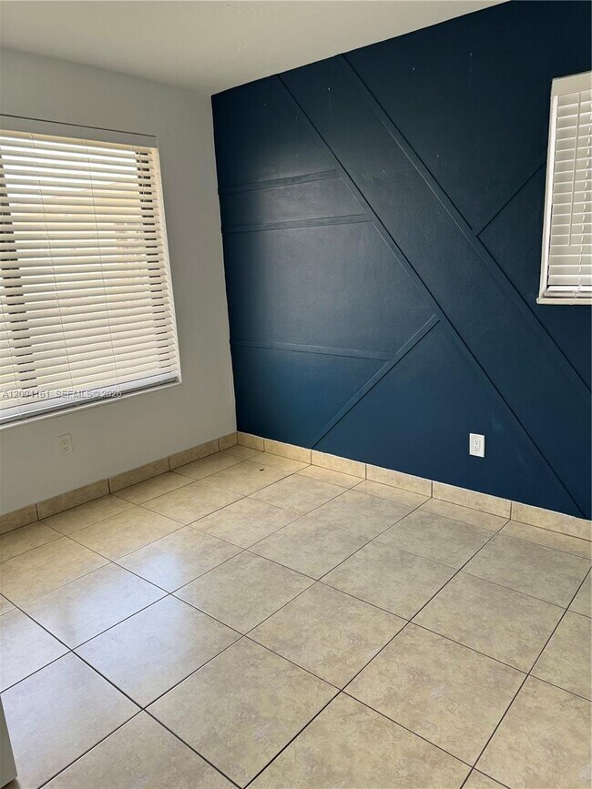 Foto del edificio - 8721 NW 11th St