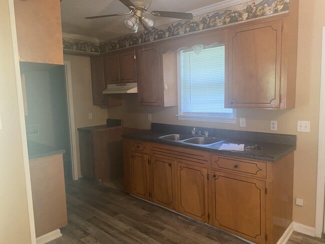 Building Photo - 1096 Berrywood Ave