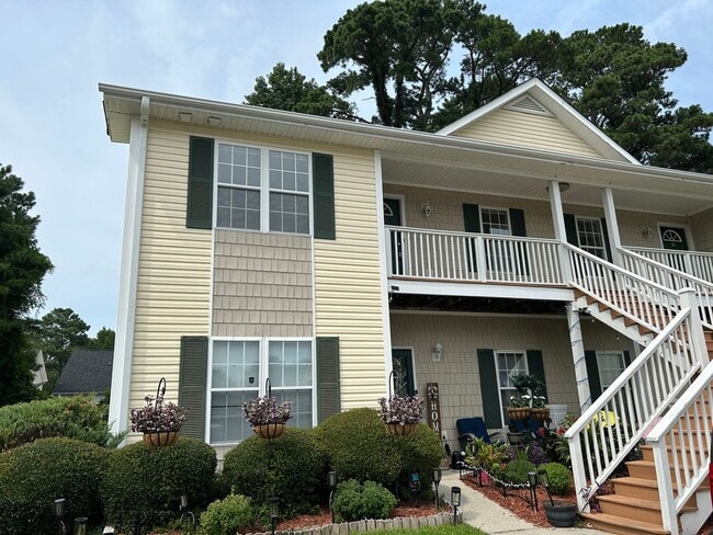 Building Photo - 2BR Condo in Holton Place – Pool, Porch, a...