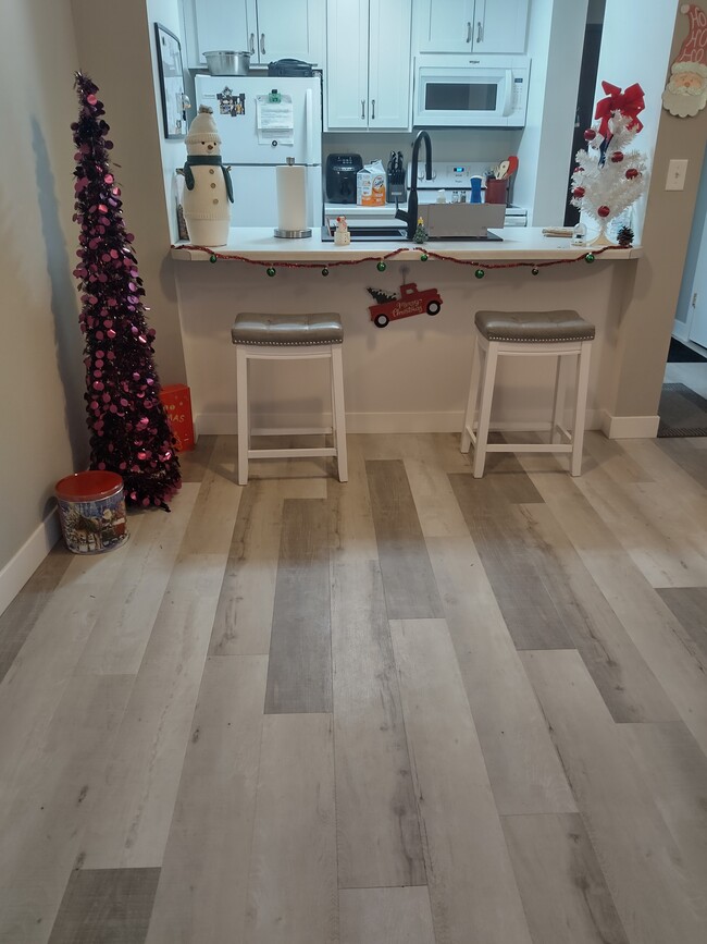 Kitchen - 1181 Edgcumbe Rd
