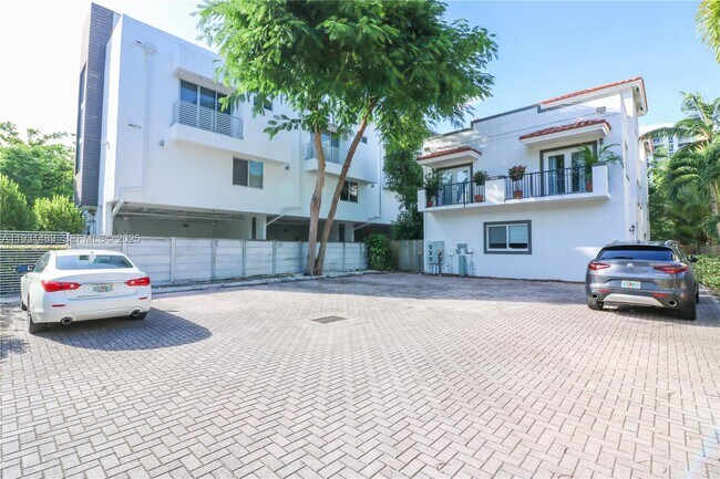 Foto del edificio - 2947 Coconut Ave