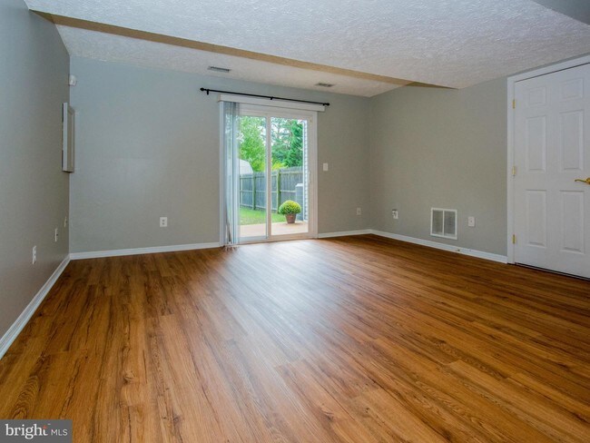 Foto del edificio - 6321 Harris Heights Ave