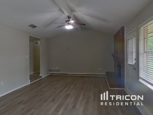 Foto del edificio - 4940 Creek Ridge Trail
