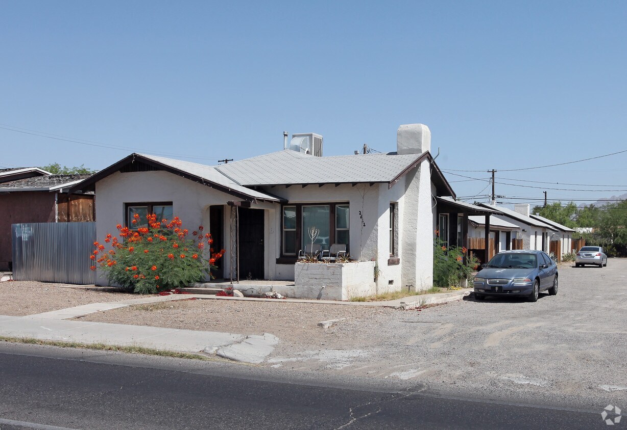 Foto principal - 2611-2625 E Grant Rd