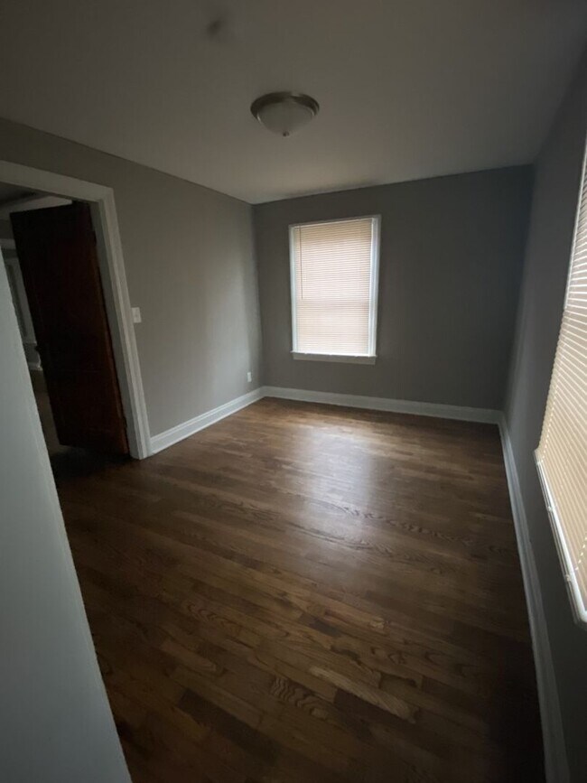 Building Photo - 515-517 W 14th St